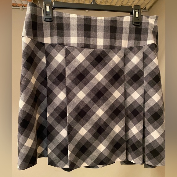 SALE! $8 Apostrophe stretch black/gray plaid lined skirt size 12 - Picture 2 of 8
